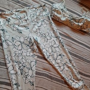 Sports bra and leggings